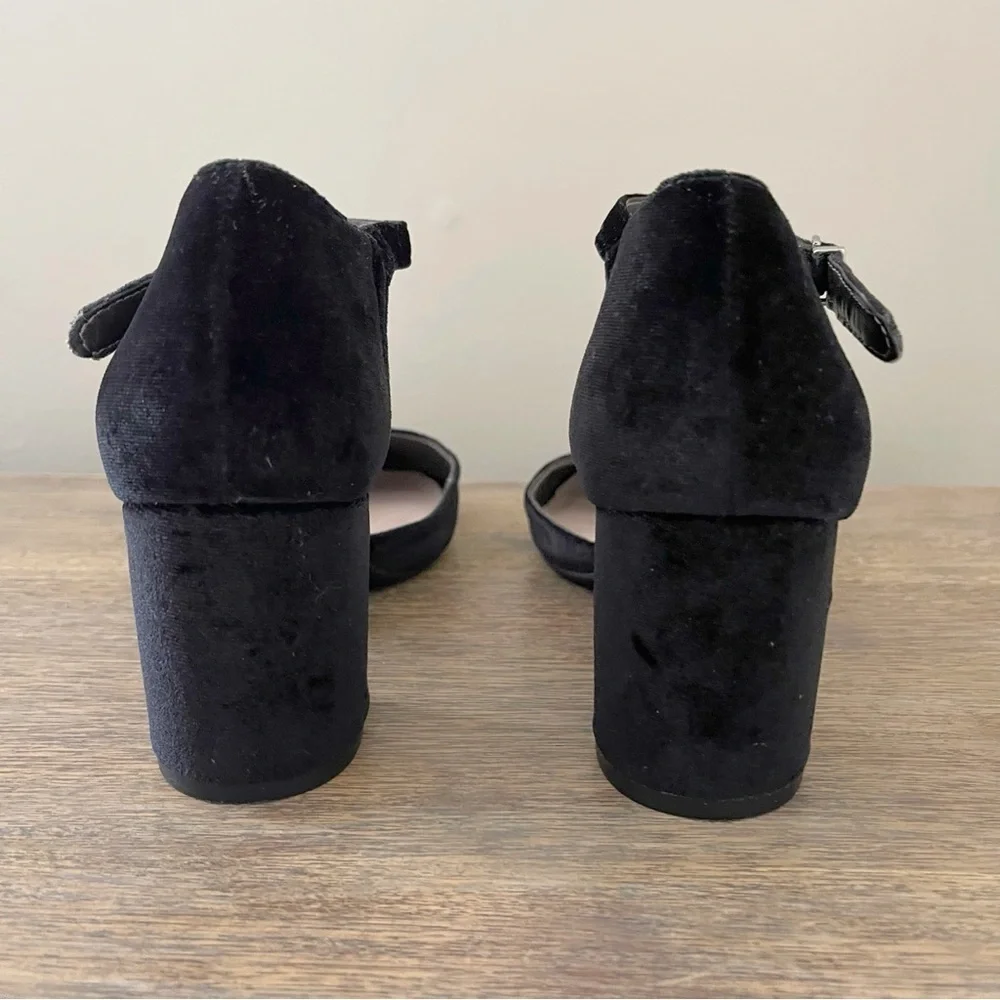 Libby Edelman Jessica Black Velvet shoes size 9 New
